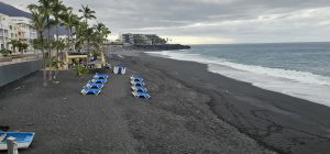 Blick über den Playa de Puerto Naos von Norden nach Süden