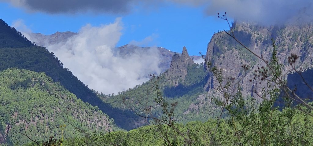 Blick zur Caldera de Taburiente und dem Roque de los Muchachos