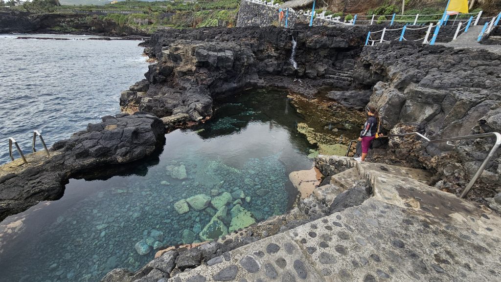 Naturschwimmbecken/Meerwasser-Pools Charco Azul in der Nähe von San Andrés im Nordosten der Insel La Palma