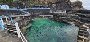 Naturschwimmbecken/Meerwasser-Pools Charco Azul in der Nähe von San Andrés im Nordosten der Insel La Palma