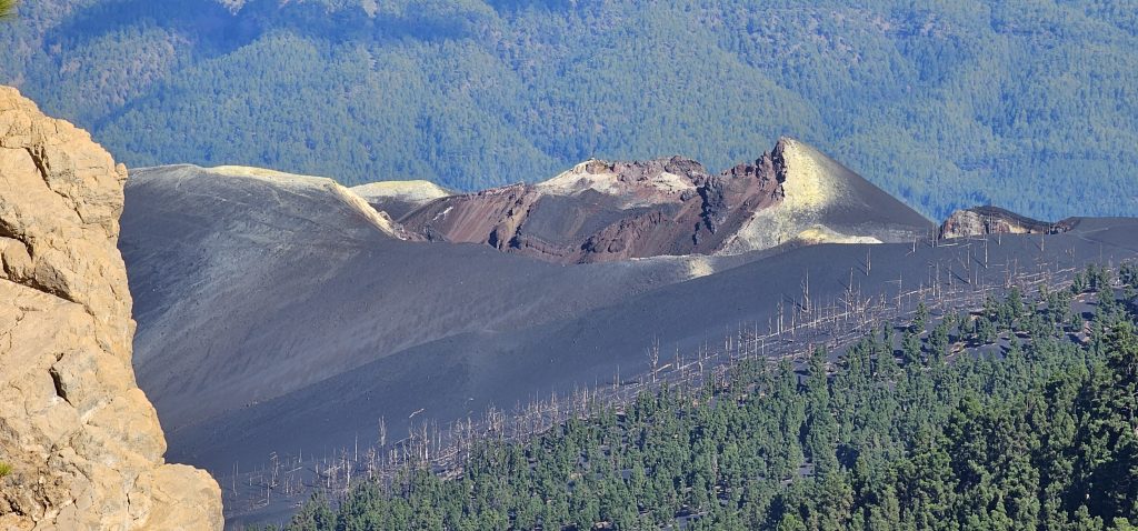 Eine schöne und kurzweilige Runde an den Hängen des Vulkan Tajuya mit tollen Ausblicken auf die Westküste, das Aridanetal und den neuen Vulkan Tajogaite (2021)