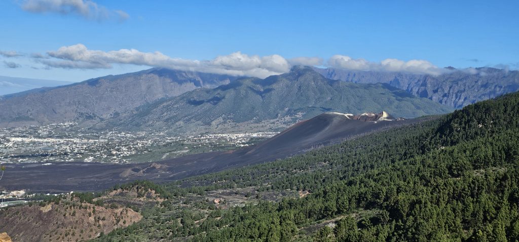 Eine schöne und kurzweilige Runde an den Hängen des Vulkan Tajuya mit tollen Ausblicken auf die Westküste, das Aridanetal und den neuen Vulkan Tajogaite (2021)