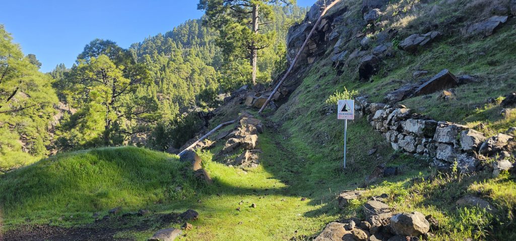 Barranco Izcagua Mandelblüte: Hier den Abzweig nach links nicht verpassen