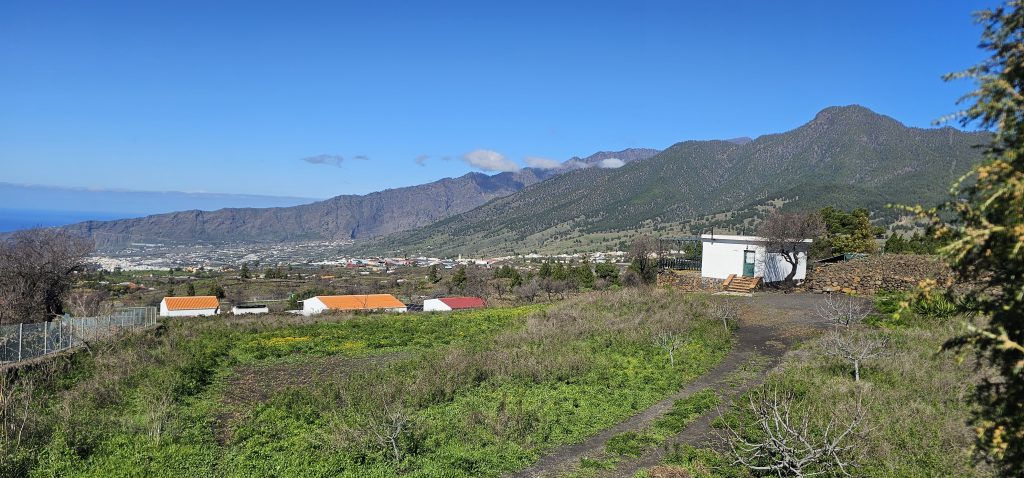 Rundwanderung El Paso - Llano del Jable - Tacande: Blick ins Aridanetal nach El Paso und Los Llanos