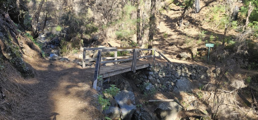 Los Brecitos - Barranco de las Angustias: Kleine Brücke über einen Barranco