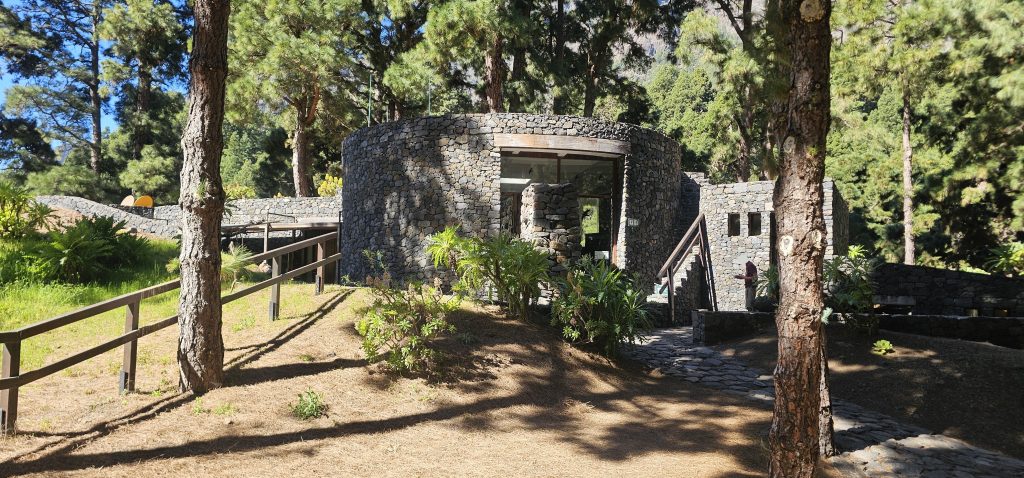 Los Brecitos - Barranco de las Angustias: Gebäude am Campingplatz