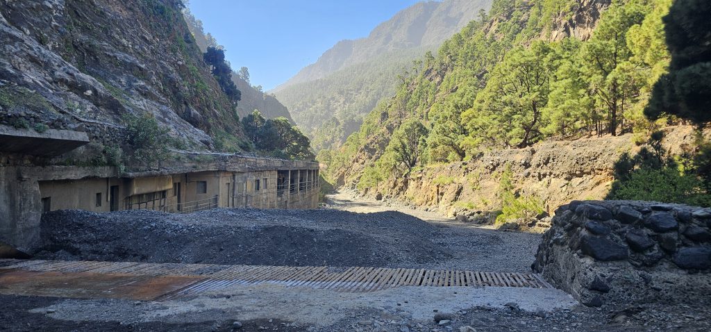 Los Brecitos - Barranco de las Angustias: Hier verschwindet das Wasser