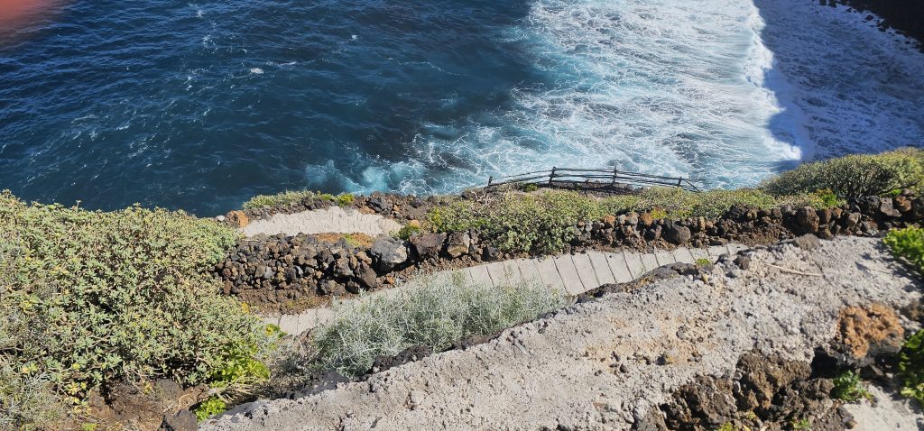 Poris de Lomada Grande: An einigen Stellen ist der Weg etwas ausgesetzt